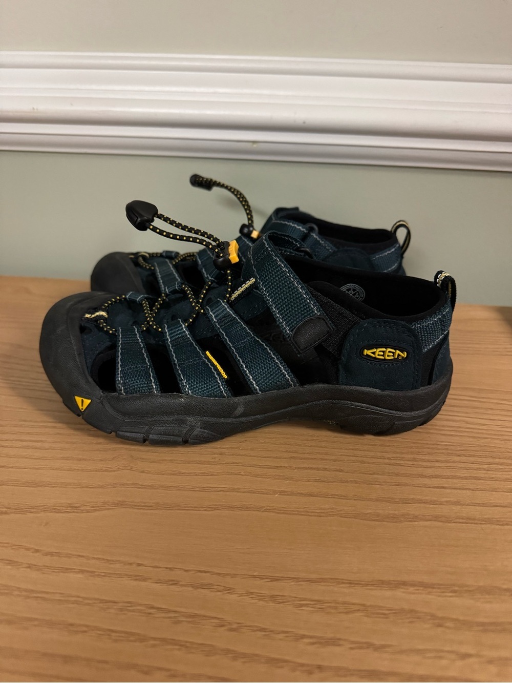 Keen Newport Sandals Navy Black Size 3 - Picture 2 of 7